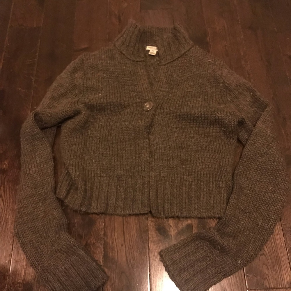 American Eagle cropped brown cardigan one button